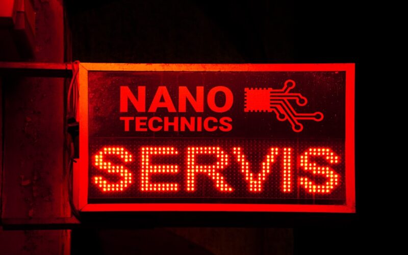 A sign for nano technics servis.